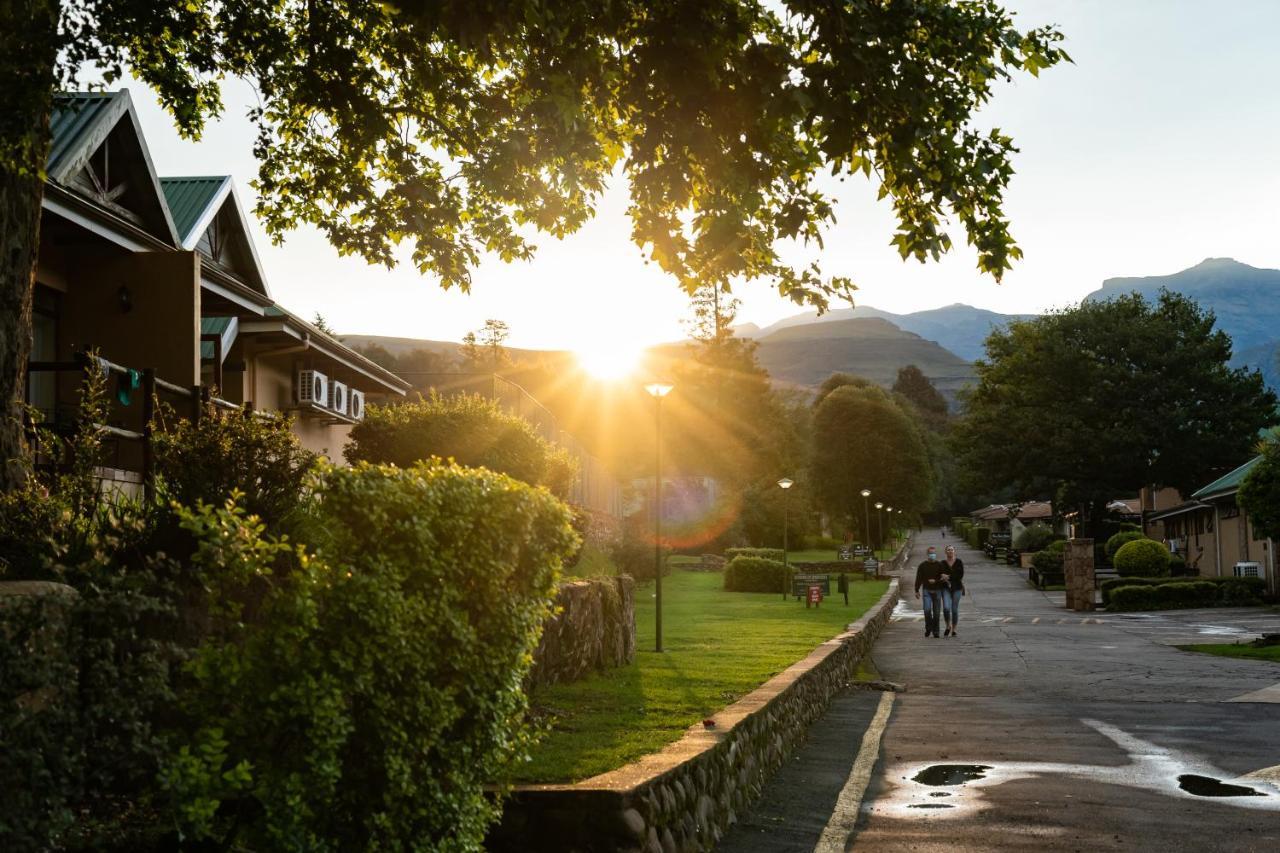 Gooderson Drakensberg Gardens Golf & Spa Resort Exterior photo
