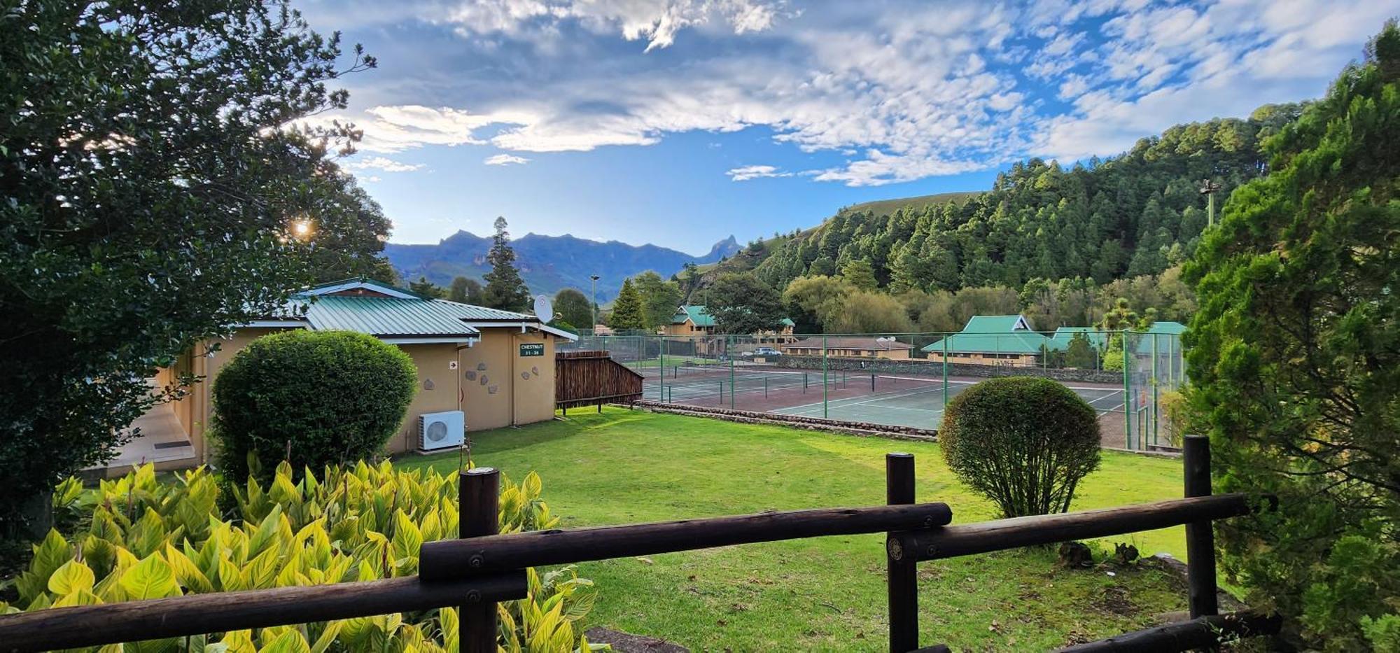 Gooderson Drakensberg Gardens Golf & Spa Resort Exterior photo