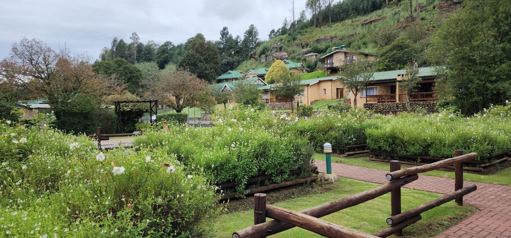 Gooderson Drakensberg Gardens Golf & Spa Resort Exterior photo